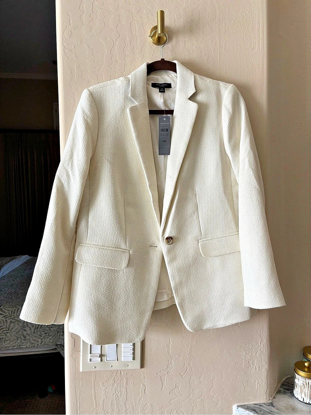 Ann Taylor Textured Blazer in White Size 12P NWT